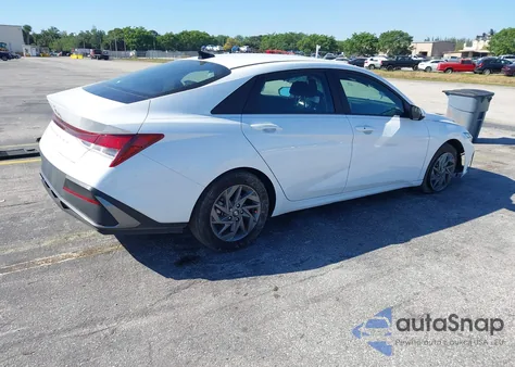 2024 Hyundai Elantra Sel z USA, uszkodzony, nr VIN KMHLM4DG9RU705364